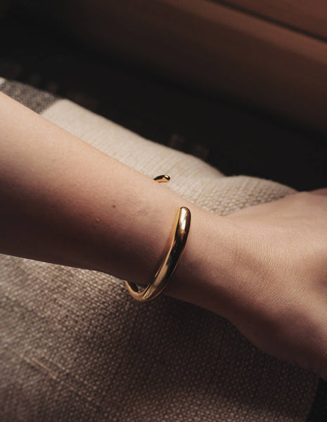 Bold Fluid Cuff Bangle - Gold